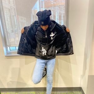 Meet your Posher, Nia